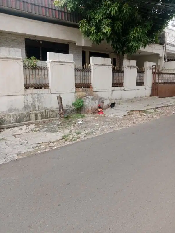 Dijual Rumah Lama Hitung Tanah aja di Tebet, Jalan lebar