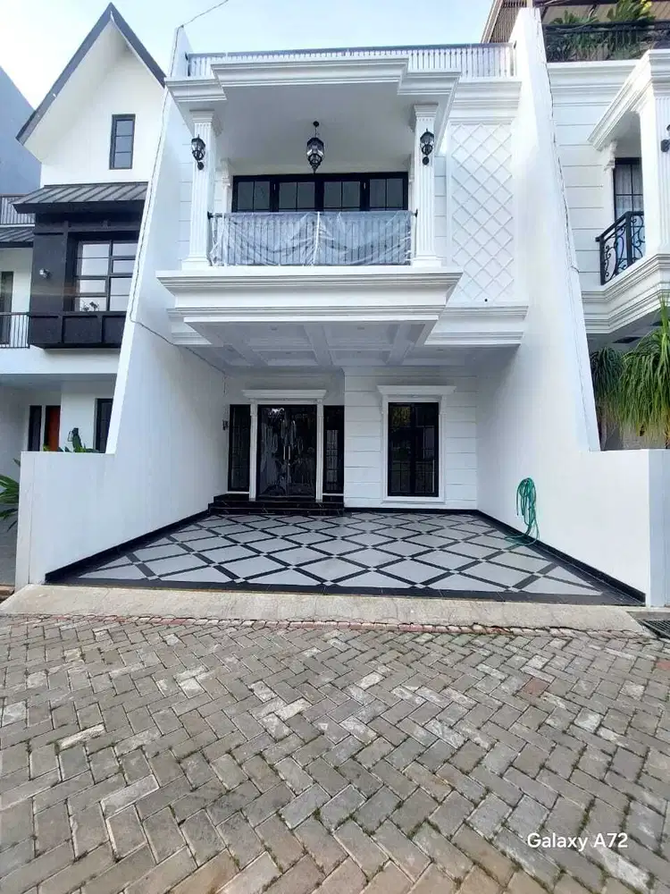 Rumah 3 Lantai Siap Huni Dalam Cluster Di Jakarta selatan