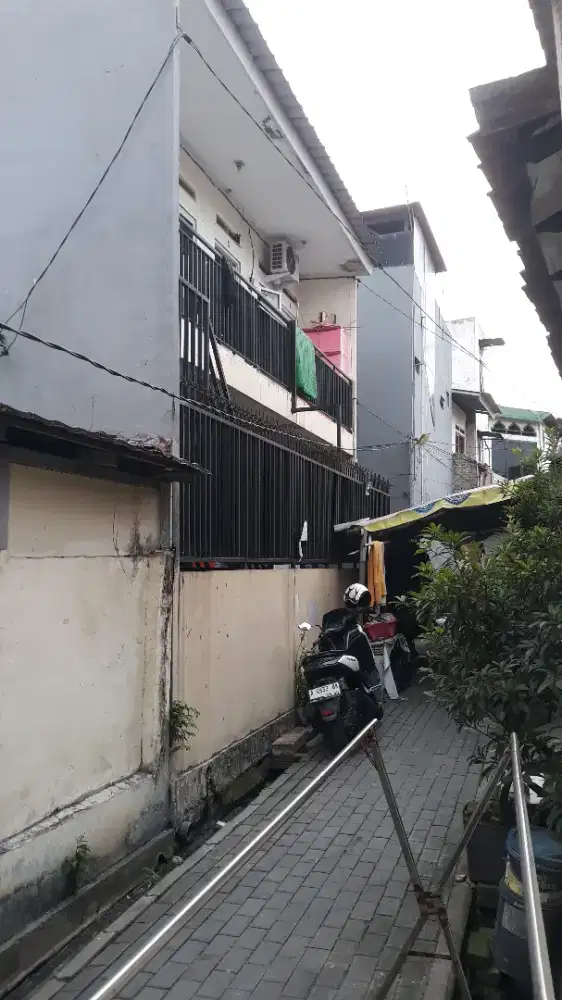 Kontrakan 3 petak ditengah kota.