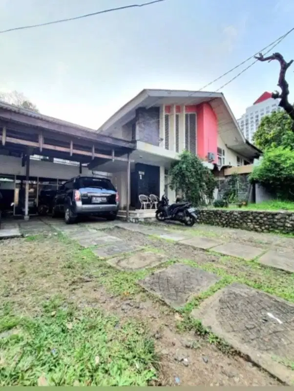 Rumah hitung tanah di Tebet Barat, Jalan lebar