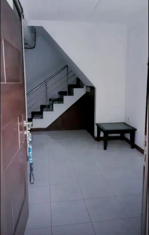 Disewakan Rumah 2 Lantai Furnish Tengah Kota Di Kembar BKR dkt Buah Batu