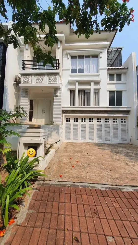 DISEWAKAN RUMAH FULL FURNISH CROWN GOLF PIK