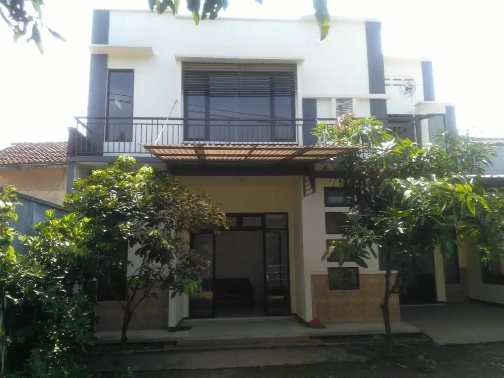 Rumah dan Tempat Usaha Pinggir Jalan Utama Di Banjaran Pangalengan