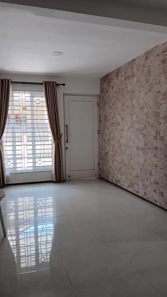 Dijual rumah siap huni 2 lantai carport luas di cluster dekat Antapani