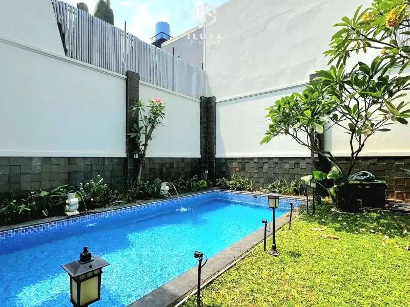 Disewakan Townhouse Modern kondisi bagus private Pool, area Kemang