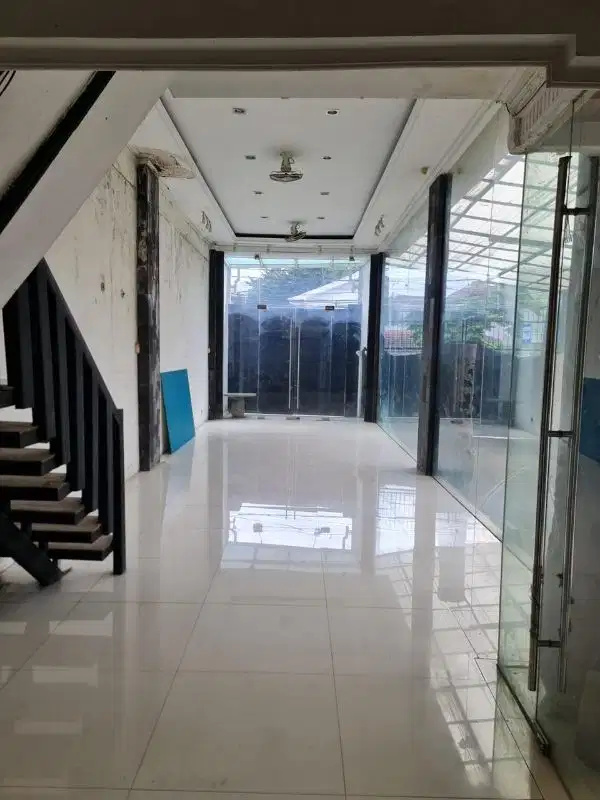 disewakan ruko 2 lantai lokasi strategis area Ampera Kemang