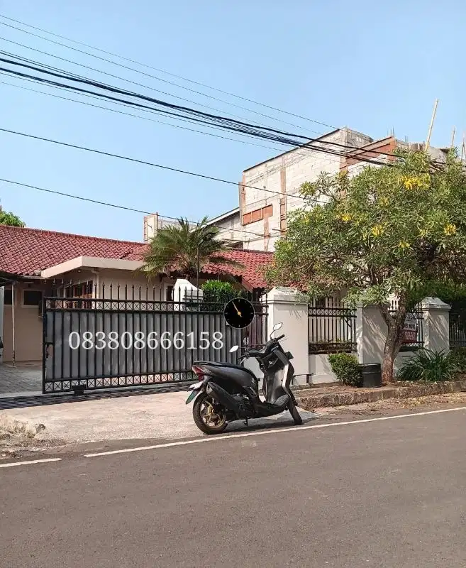 Dijual rumah second terawat di komplek billymoon pondok kelapa Jakarta