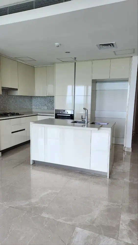 DISEWAKAN 4+1 BR di HILLCREST  Golf view