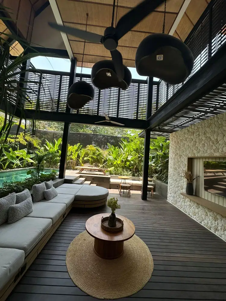 Villa Mewah Modern Tropis  3 br Furnished di Pusat Canggu