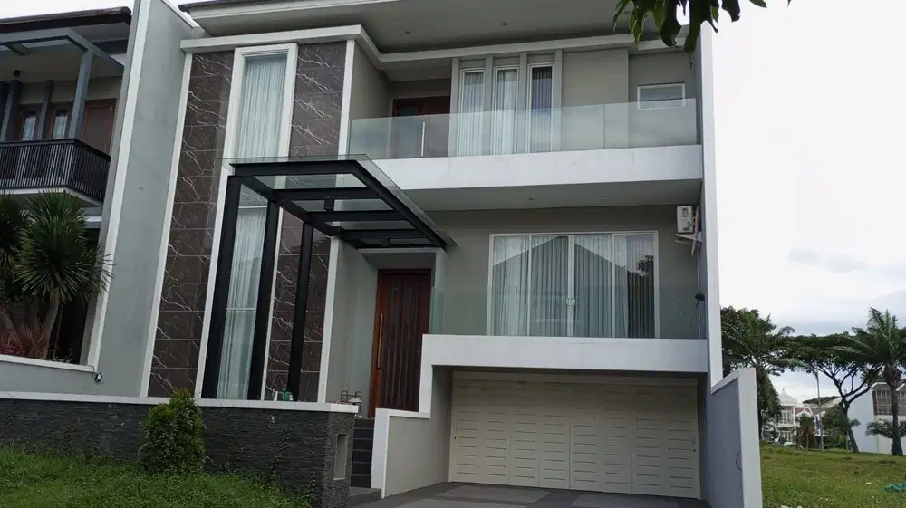 Dijual rumah SHM raffles garden 3 lantai split level