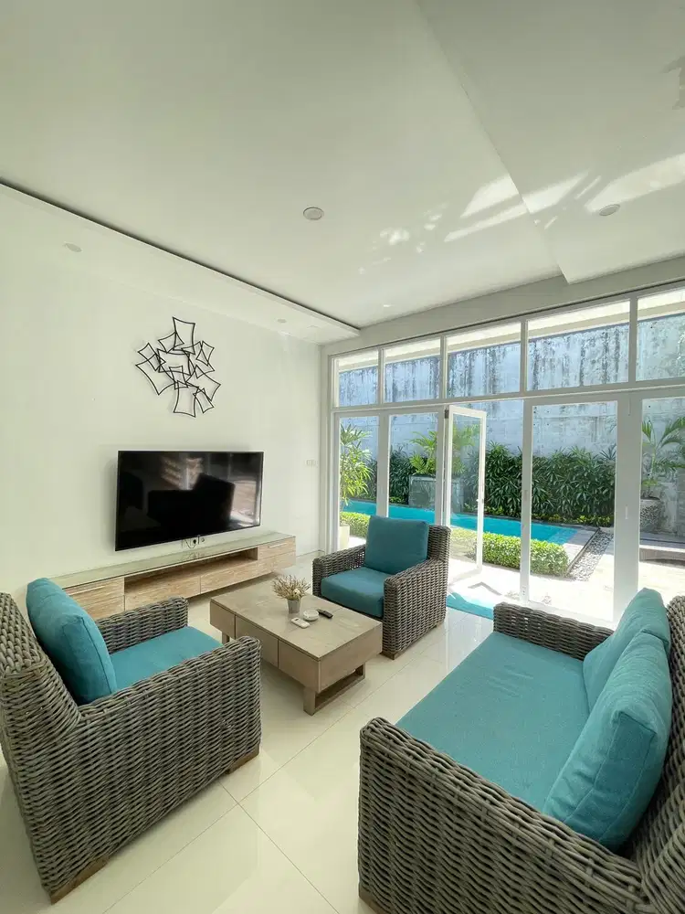 FOR RENT VILLA 3BR KAWASAN LUXURY VILLA TENANG AKSES BAGUS SEMINYAK