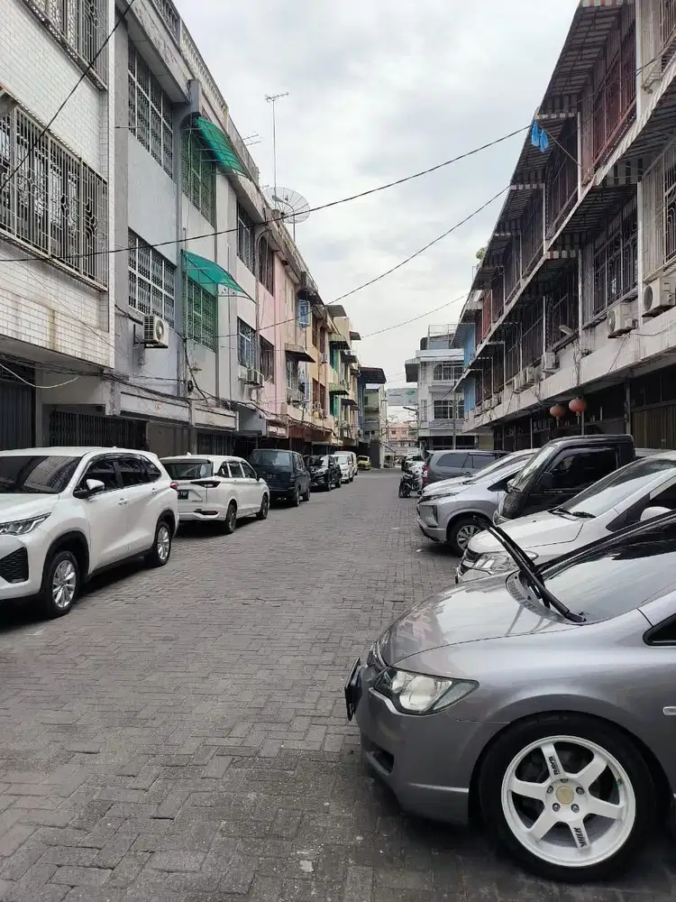 Dijual Rumah Gandeng JL Brigjend Katamso Dalam