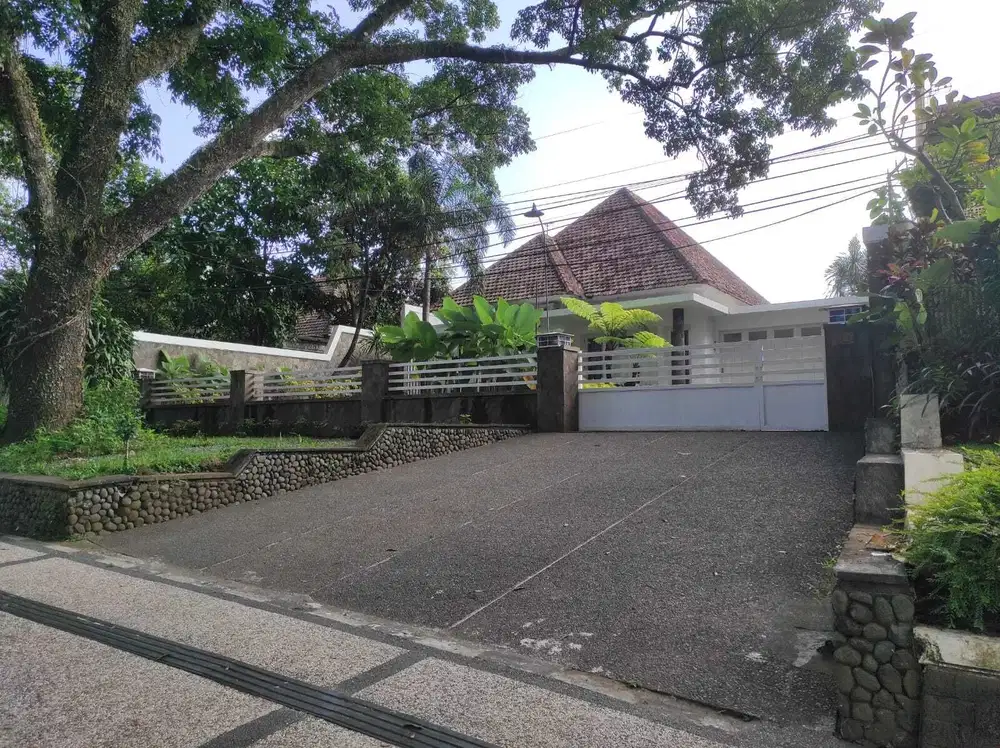 RUMAH LOKASI RAYA POROS  JALAN BANDUNG KOTA MALANG