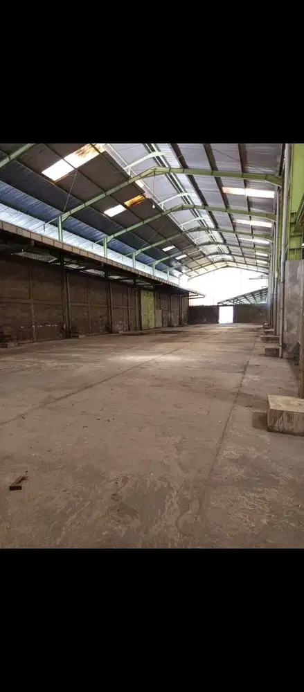 Disewakan Gudang Margomulyo Dekat Tol, Lantai Cor, Nol Jalan Raya 40 f