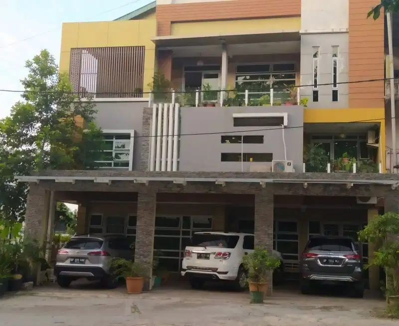 Dijual Rumah 3 Lantai di Tiban Koperasi