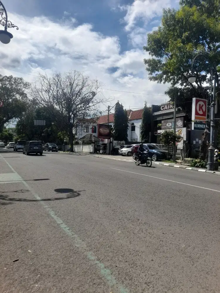 Rumah Mainroad Kota Bandung, Cocok Untuk Hunian & Usaha