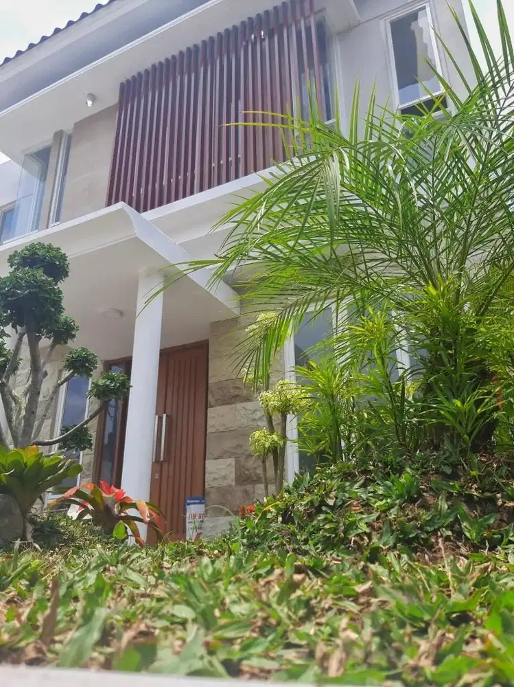 Rumah 2 Lantai Belakang Hotel Hyatt Jalan Palagan