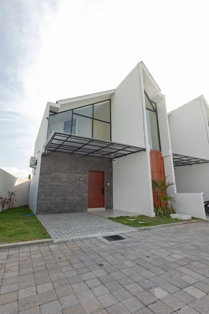 HUNIAN READY FURNISHED 2LT LOKASI STARTEGIS  SEMINYAK BALI