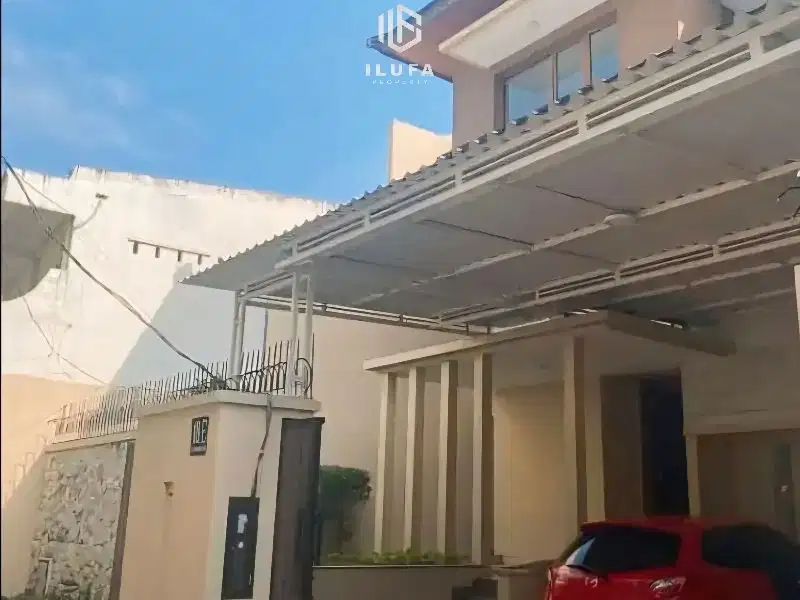 Dijual Cepat Rumah dengan Kolam Renang, harga Murah