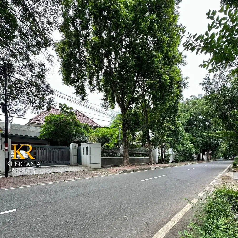 Rumah Menteng Premium Area Jalan Lebar