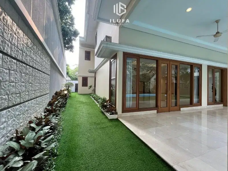 Disewakan Rumah Mewah kondisi bagus terawat area Pejaten Kemang