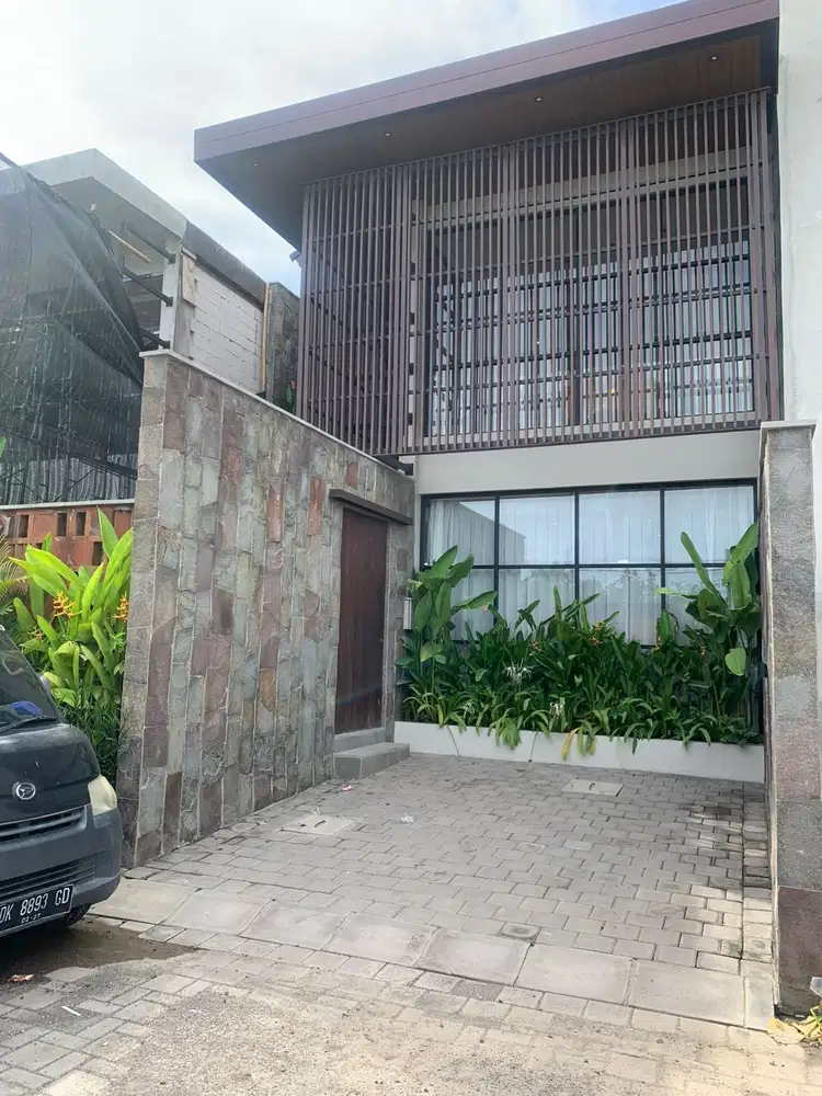 BRAND NEW 3 BR FULL FURNISHED VILLA IN CENTER BATUBOLONG CANGGU