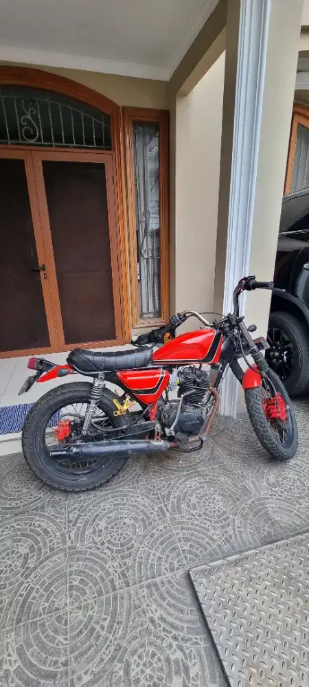 Honda CB100 tahun 1974 motor nostalgia antik kondisi super good