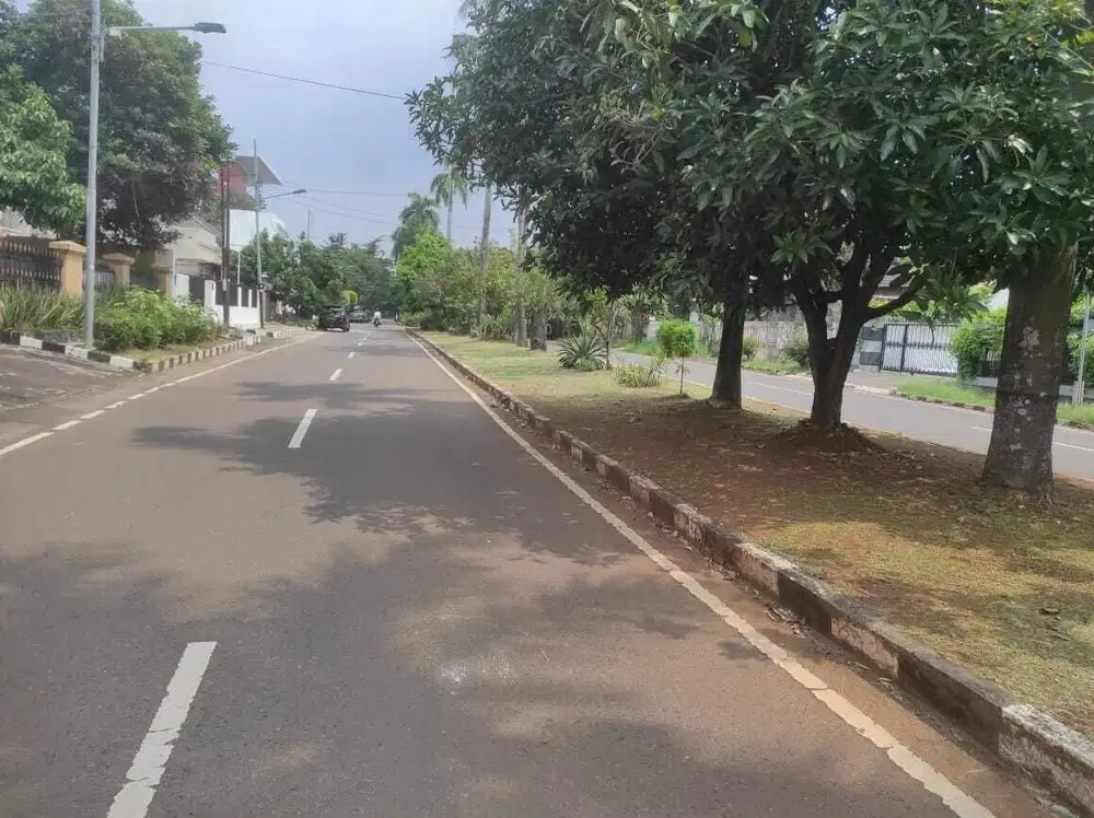 Dijual Tanah bonus Rumah di komplek billymoon Pondok Kelapa Jakarta