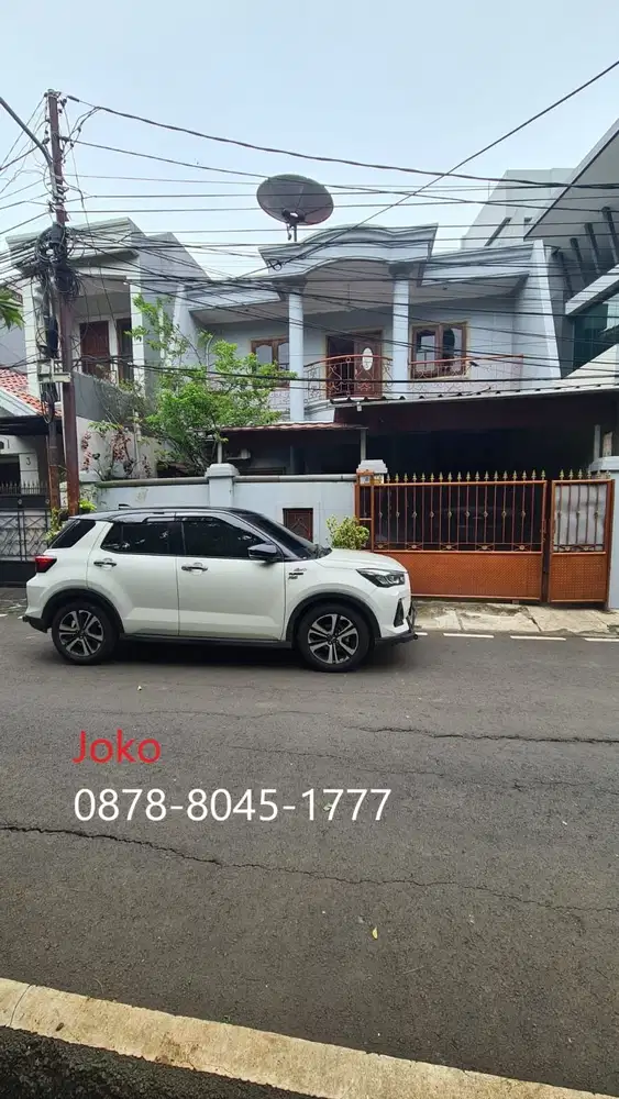 Jarang ada.Rumah Asri Hijau dlm Komplek Benhil, Jakarta Pusat