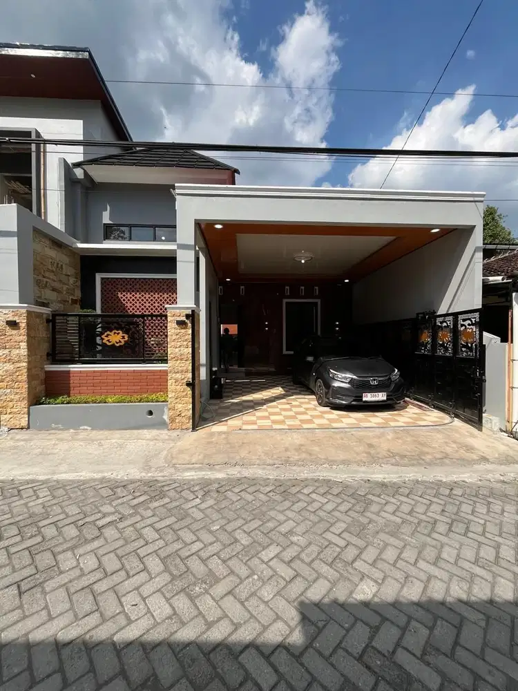 RUMAH BARU MODERN DENGAN TANAH LUAS DAN TATA RUANG LEGA DI WEDOMARTANI