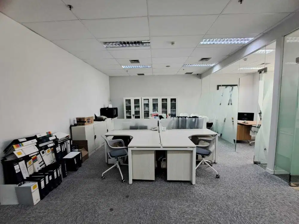 Sewa Kantor 139 m2 Full Furnish di SOHO Capital Central Park Jakbar