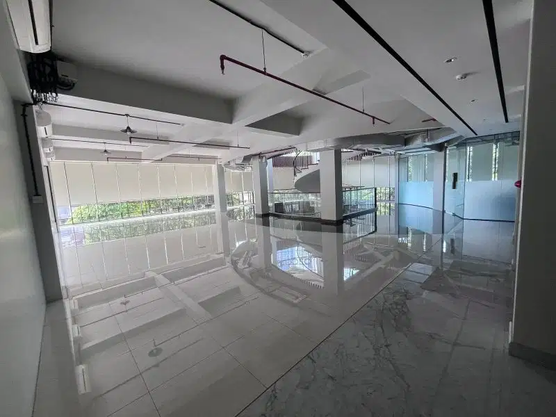 Disewakan Gedung Kantor 6 Lantai  area Strategis Dharmawangsa