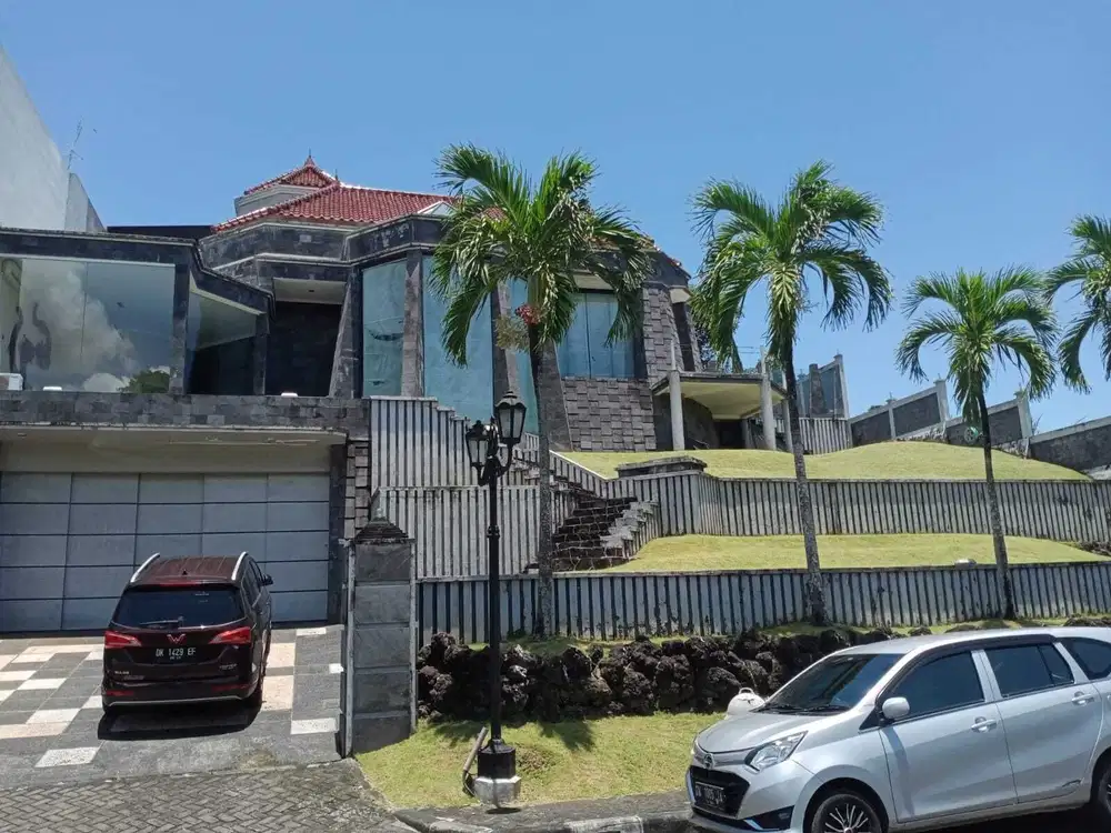 FOR SALE RUMAH MEWAH 4BR KONTRUKSI BAGUS STARTEGIS DI DENPASAR