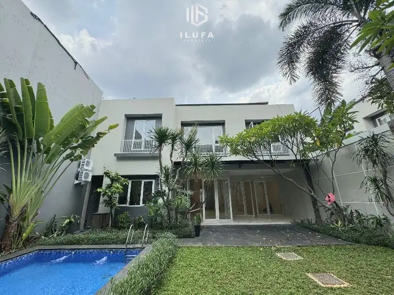 Disewakan Townhouse Modern lokasi strategis Kemang