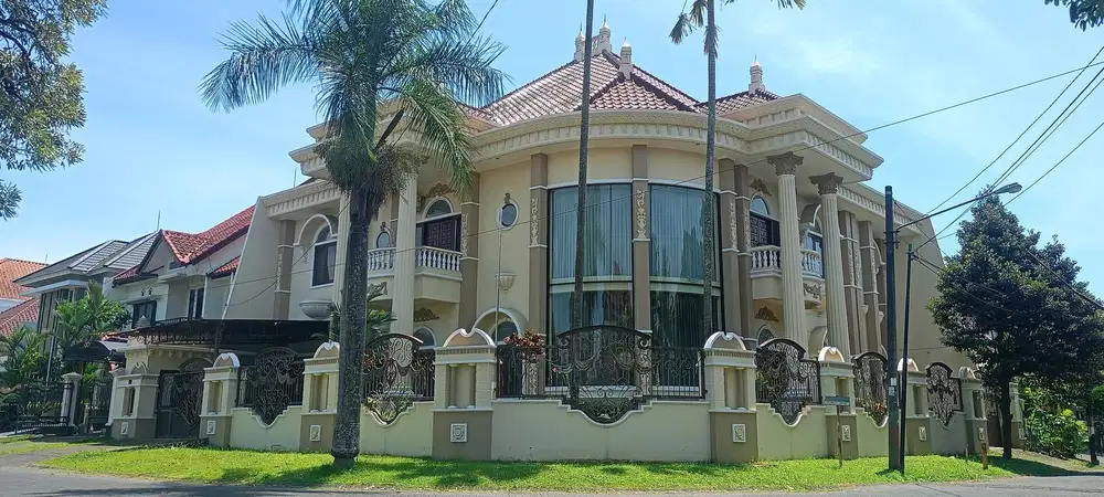RUMAH MEWAH PERUMAHAN ELIT ARAYA KOTA MALANG