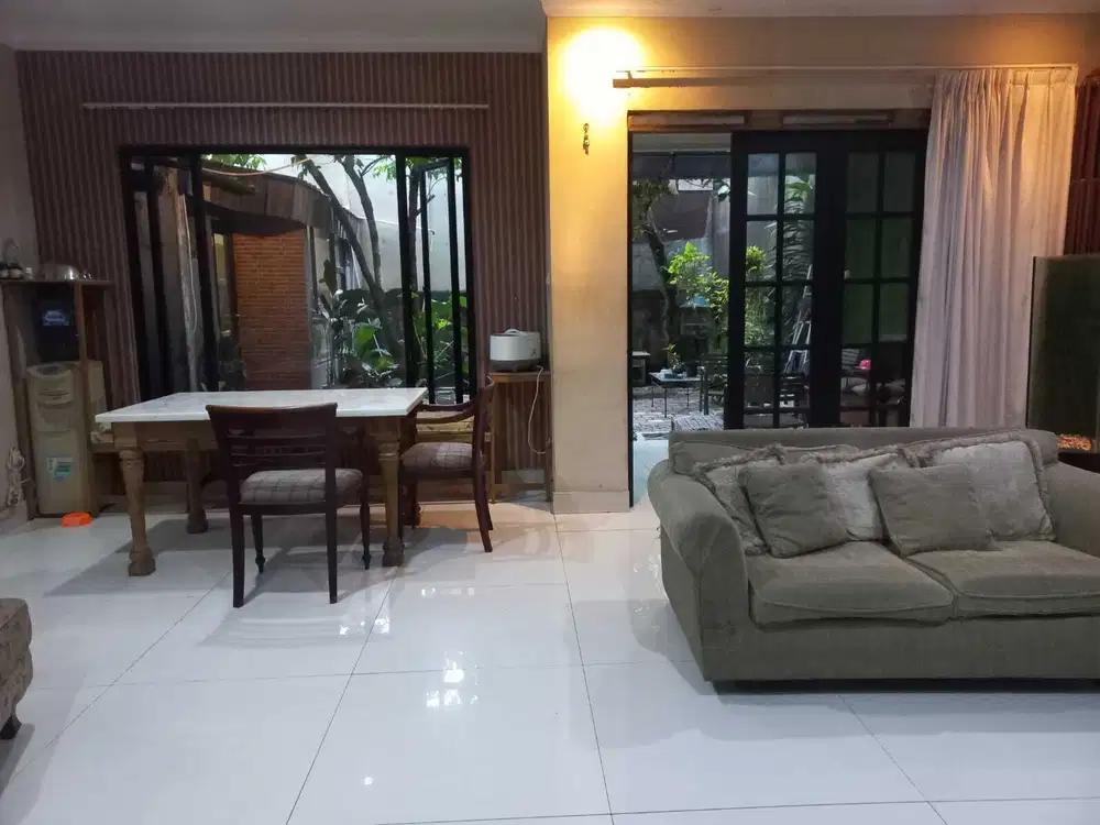 Rumah 2 Lantai Private Pool di Cireundeu Dekat Lebak Bulus Jakarta Sel