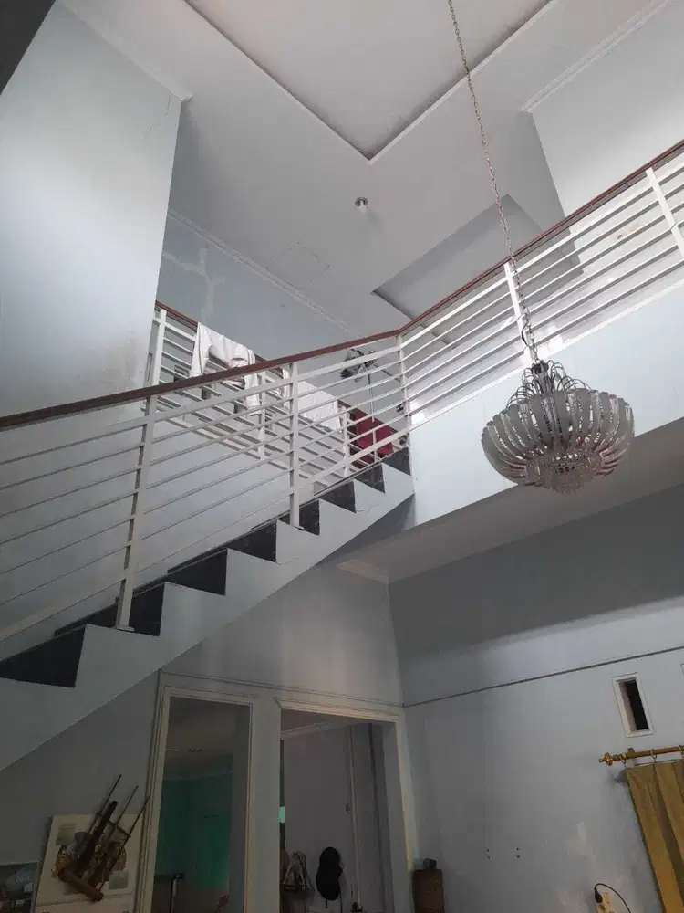 Rumah 2 Lantai Bebas Banjir di Permata Legenda 2, Bekasi