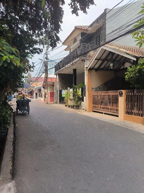 jual rumah harga njop bebas banjir dekat universitas Sampoerna Pancoran dan stasiun kalibata Jakarta Selatan