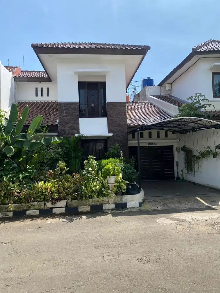 Rumah Bagus dalam Komplek  di Jl. Bukit Cinere, Depok