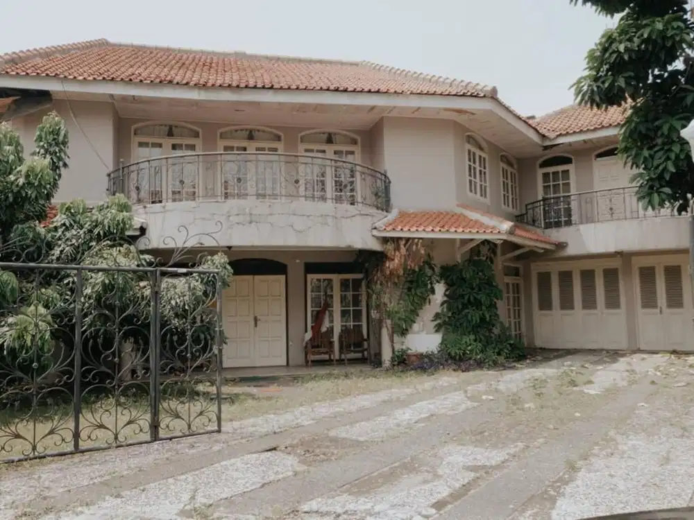 Rumah dijual, hitung tanah di  Kemang Cilandak Timur posisi Hook