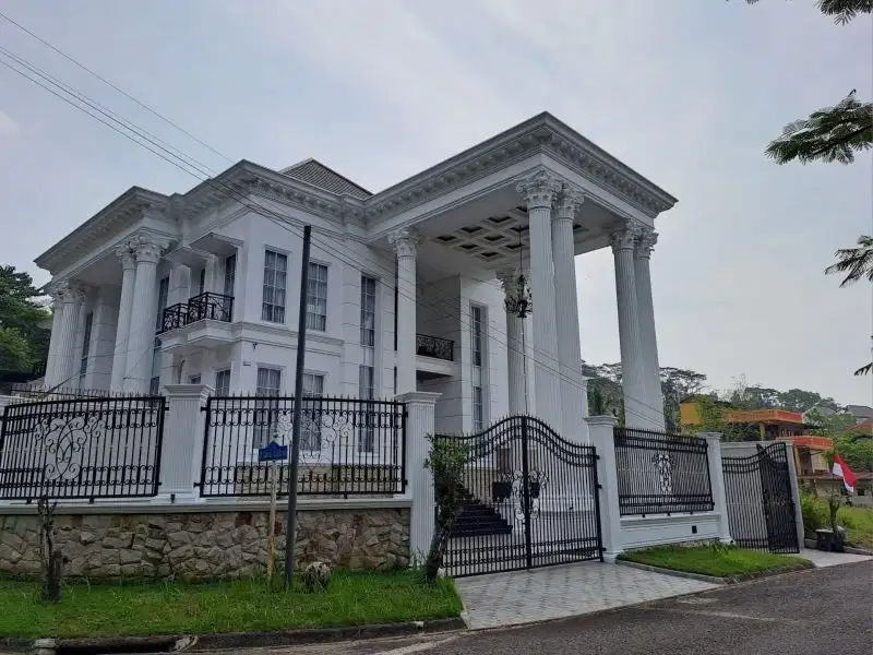 rumah hook bagus dan private pool di cluster elite sentul