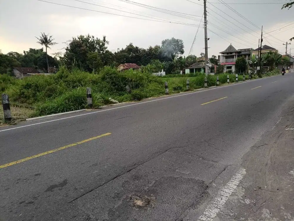 Tanah pinggir jalan utama tamanmartani utara bogem