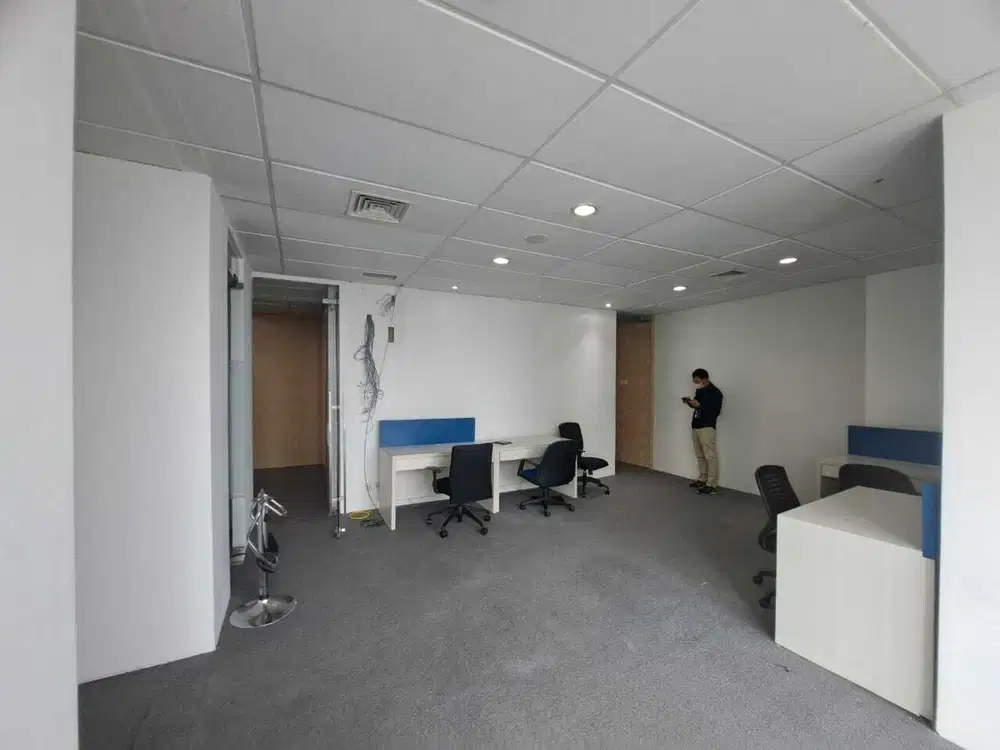Sewa Kantor Semi Furnish 114 m2 di Sovereign Plaza TB Simatupang