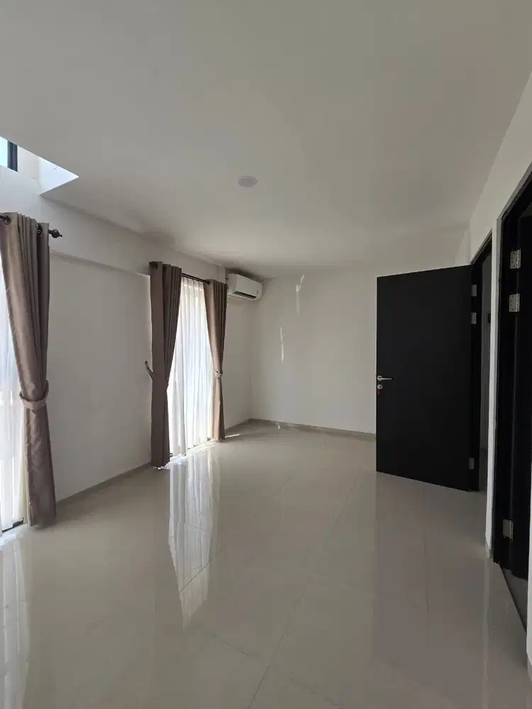 Rumah Eastern Park Surabaya Masih Baru Gress