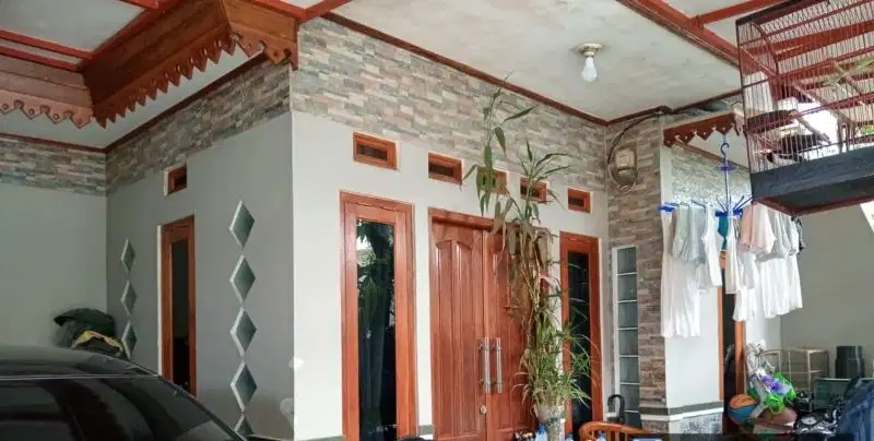 dijual rumah minimalis jln masuk dua mobil lokasi celaster