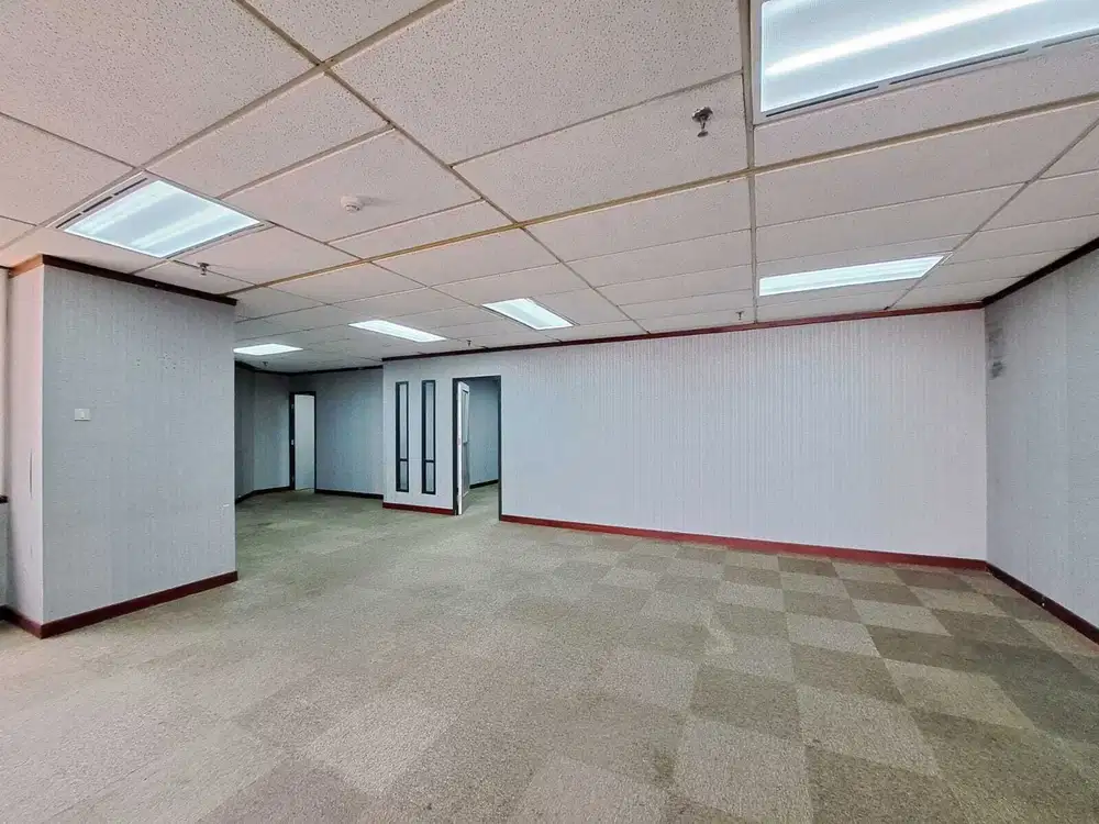 Sewa Kantor 184 m2 Sdh Ada Sekat Ruangan di Wisma Bumiputera Sudirman