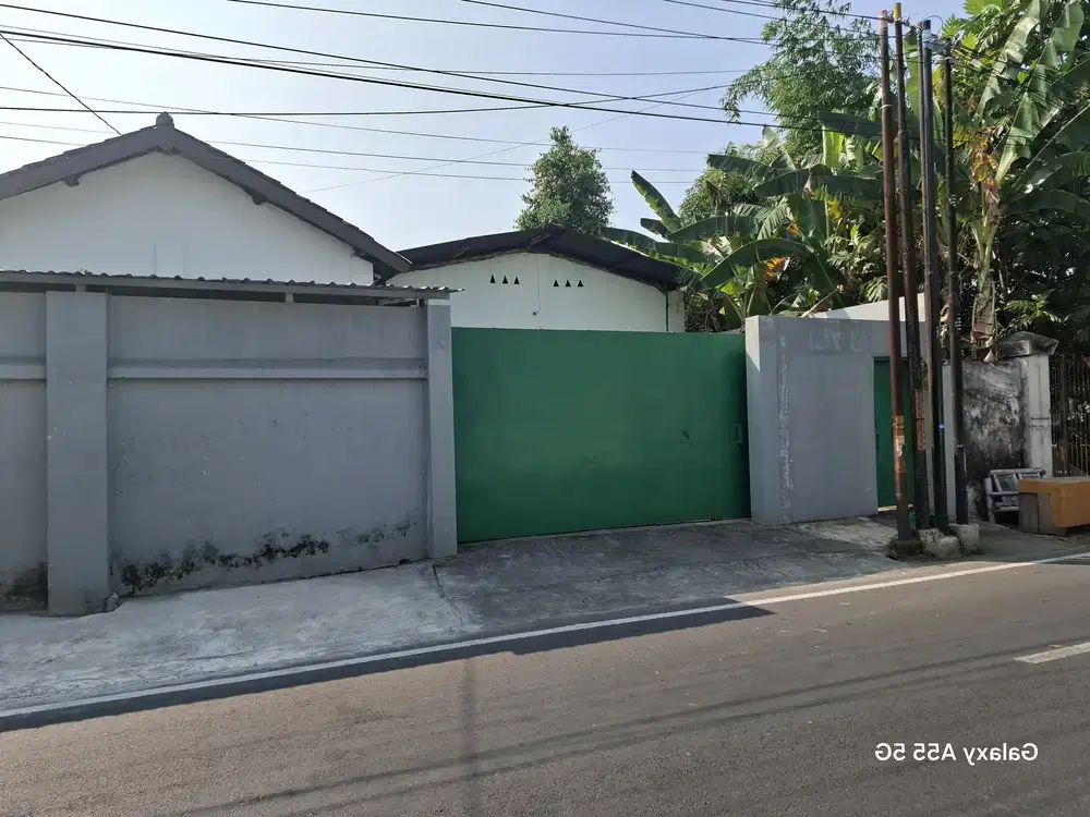 Di sewakan murah  gudang pinggir jalan