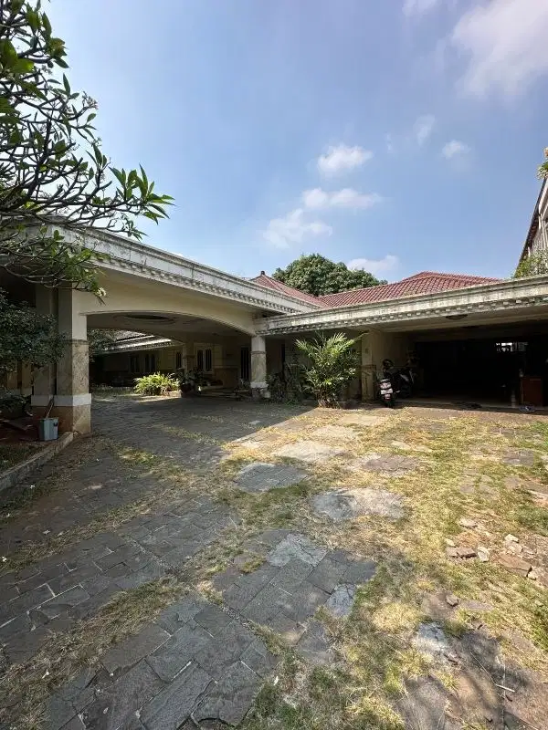 jarang ada di jual rumah golongan c di Menteng Jakarta pusat