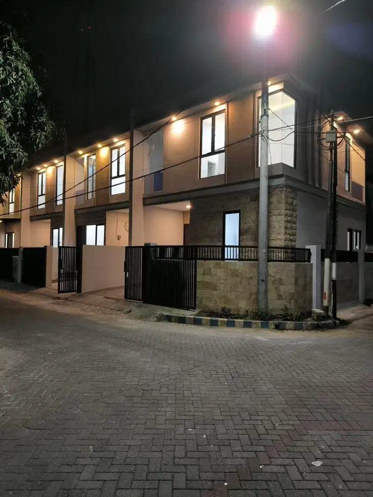 DIJUAL RUMAH HOOK SIMPANG DARMO PERMAI SELATAN UNESA SURABAYA BARAT