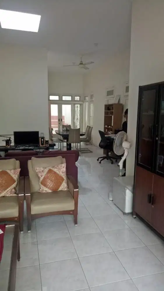 Di Jual Rumah Asri Lokasi Strategis di Tebet Jakarta Selatan